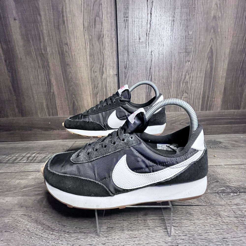 Nike Daybreak Black White CK2351-001 Women’s 7 Retro Waffle Sneakers